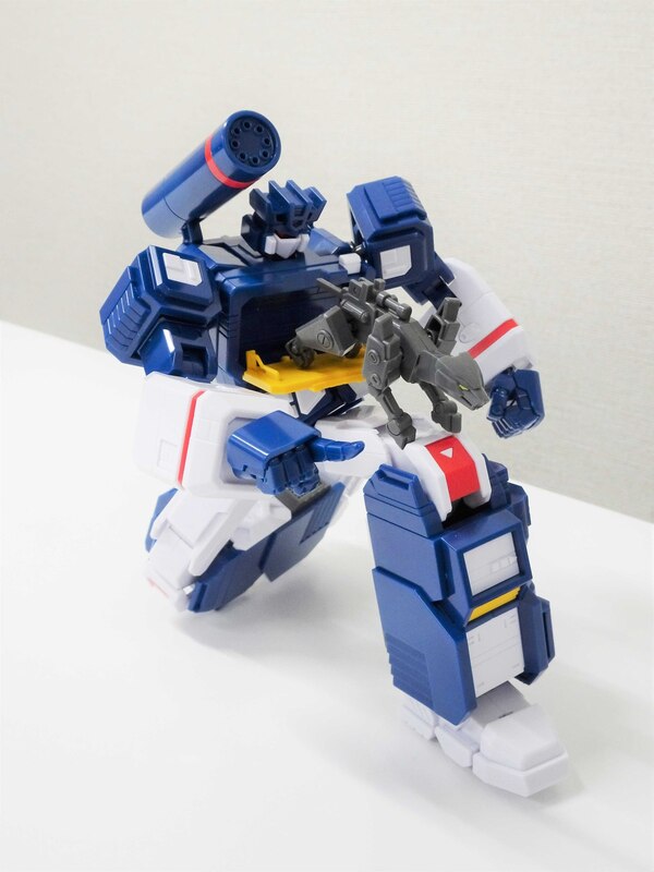 In Hand Image Of Flame Toys G1 Soundwave & Ravage Furai Model Kit  (3 of 4)